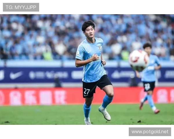 大连英博官方通报阿利米伤情：右膝需短暂修整，约15天重返训练场